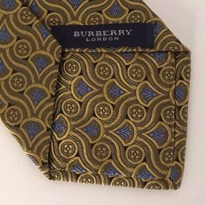 Burberry 100% silk tie. Brand new wo tag.